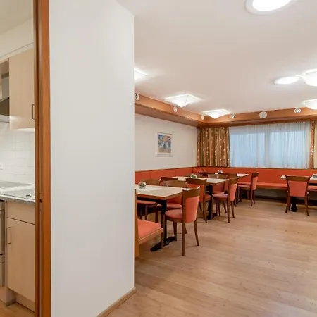 蒙大拿州木屋酒店 *